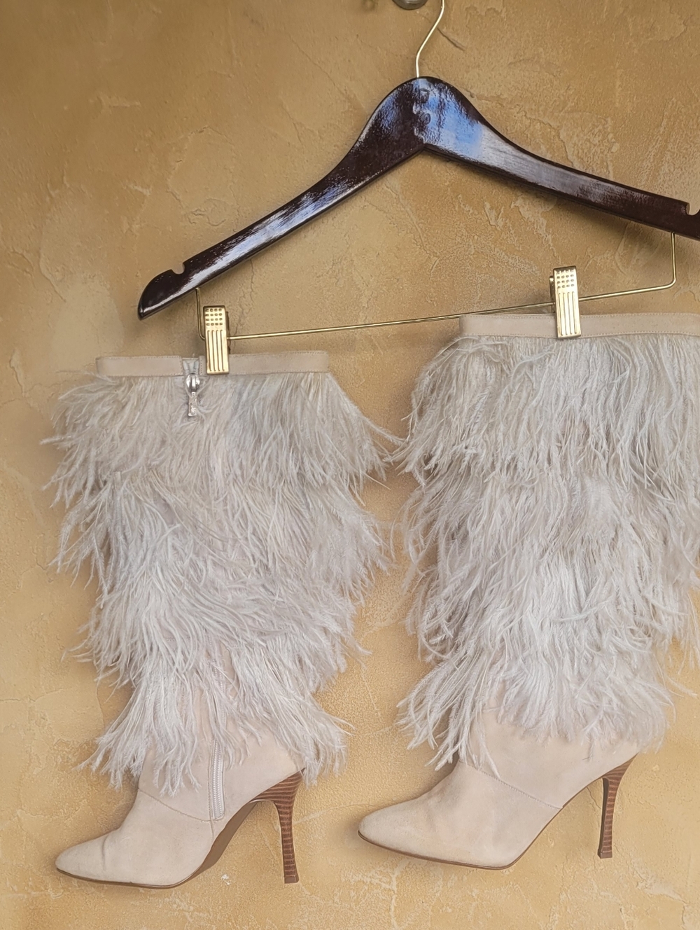 Elegant Winter White Knee High boots dramatic ostrich feather embellishments 6.5 - Picture 10 of 15